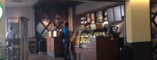 Starbucks is one of Lugares favoritos de José.