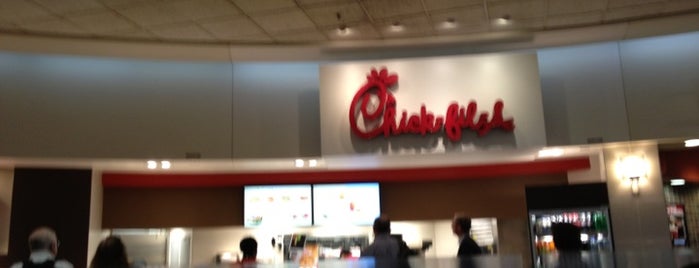 Chick-fil-A is one of Lugares favoritos de Tracy.