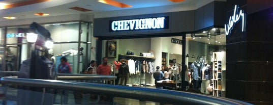 Chevignon Oviedo is one of Almacenes Chevignon.