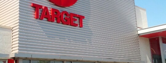 Target is one of Tempat yang Disukai Jonathan.