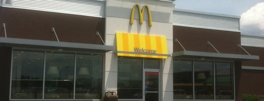 McDonald's is one of Locais curtidos por Timothy.