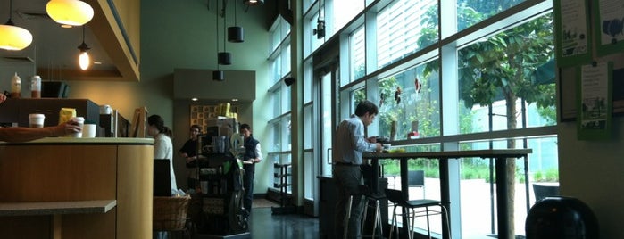 Starbucks is one of free Wi-Fi + power in San Francisco.