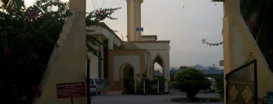 Masjid Kariah Paroi Jaya is one of Baitullah : Masjid & Surau.