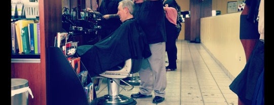 Pro haircutters is one of Lugares favoritos de Russell.