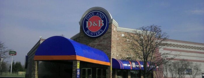 Dave & Buster's is one of Tempat yang Disukai Brittany.