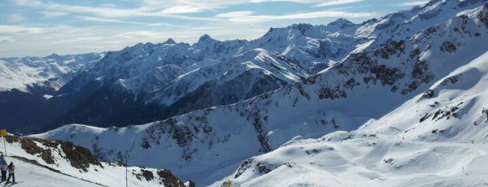 Superbagnères is one of Les 200 principales stations de Ski françaises.