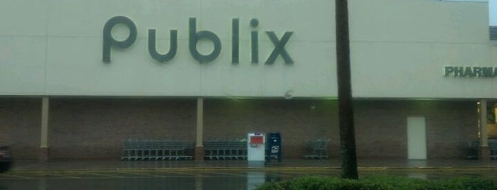 Publix is one of สถานที่ที่ Julie ถูกใจ.