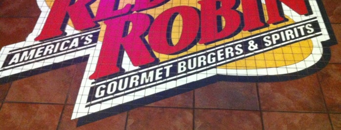 Red Robin Gourmet Burgers and Brews is one of Tempat yang Disimpan David.
