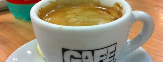 Café Santos is one of BOM LUGARES.