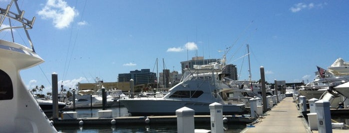 Bahia Mar Yachting Center is one of Orte, die Deanna gefallen.