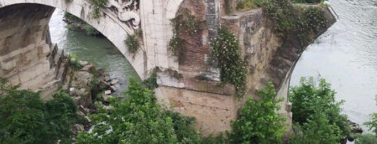 Il Ponte Rotto is one of Attraversando il Tevere.