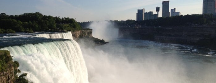 Parque Estatal de las Cataratas del Niágara is one of Niagara Falls, NY.