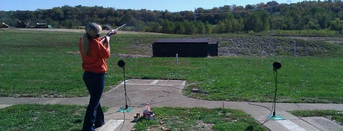 St Louis Skeet And Trap Club is one of Charles'in Beğendiği Mekanlar.