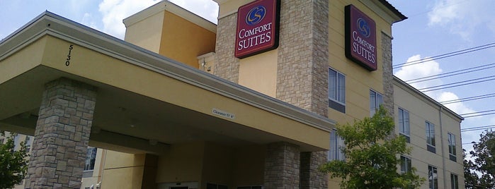 Comfort Suites is one of Tempat yang Disukai SilverFox.