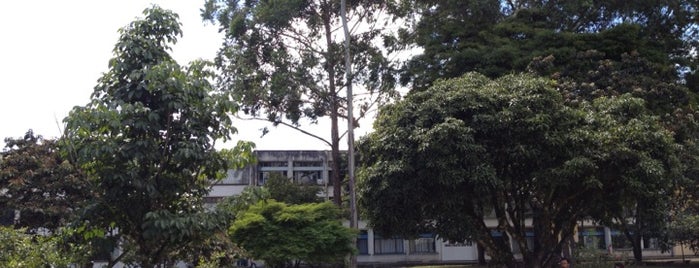 Facultad de Ingeniería Electrónica Y Telecomunicaciones is one of Lugares favoritos de Leandro.