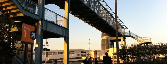 Amtrak and Metrolink Irvine Station is one of Locais curtidos por Todd.