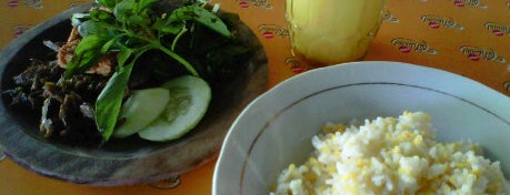 Warung Wader "Kedai Kincir" is one of The most favorite foods in Surabaya.