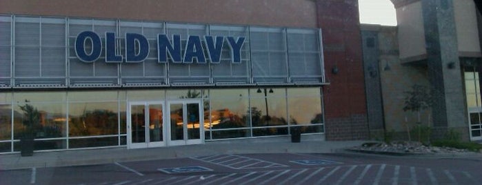 Old Navy is one of สถานที่ที่ Becca ถูกใจ.