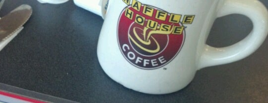 Waffle House is one of Tomさんのお気に入りスポット.