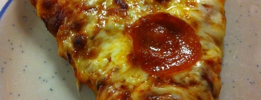 LagoMar Pizza is one of Lugares favoritos de Callie.