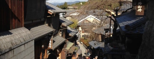 Sannen-zaka is one of 京都の定番スポット　Famous sightseeing spots in Kyoto.