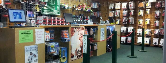 Powder House Ski & Board: (2) Main Store is one of Tempat yang Disukai billy.