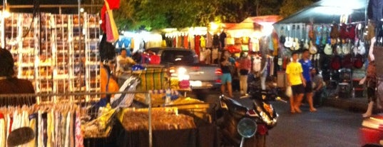 Saphanput Night Market is one of Bangkok.