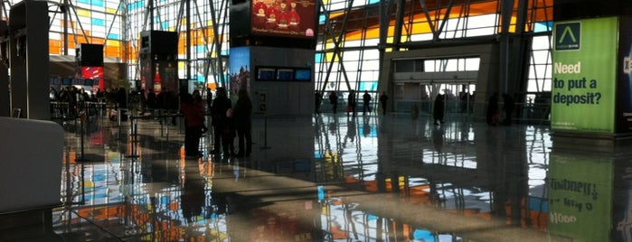 Zvartnots International Airport | Զվարթնոց Միջազգային Օդանավակայան (EVN) is one of Locais curtidos por Sergey.