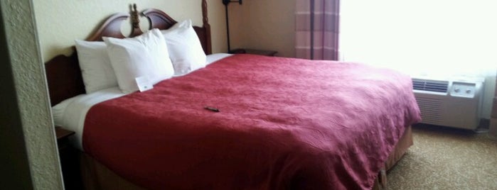 Country Inn & Suites By Radisson, DFW Airport South, TX is one of Tempat yang Disukai Fernando.