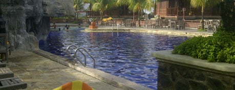 Pantai Gapura Swimming Pool is one of Makassar Bisa Tonji.