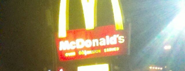 McDonald's is one of Orte, die Christina gefallen.