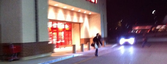 Target is one of สถานที่ที่บันทึกไว้ของ Ronald.