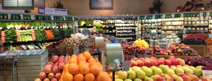 Whole Foods Market is one of สถานที่ที่ Chris ถูกใจ.