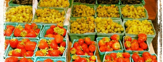Rittenhouse Square Farmers' Market is one of Philly Eats.