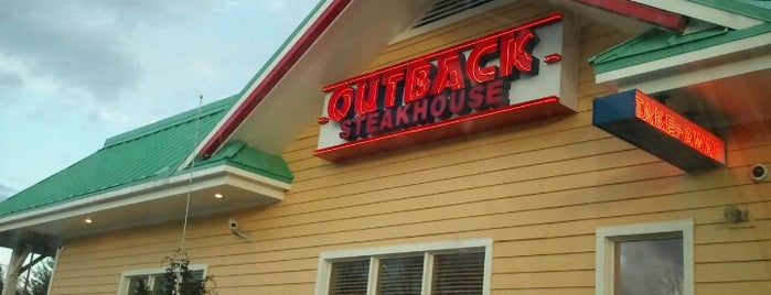 Outback Steakhouse is one of Lugares favoritos de Frank.