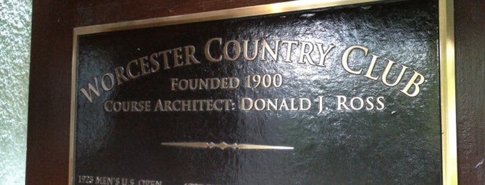 Worcester Country Club is one of Lugares favoritos de Elizabeth.