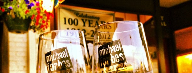 Michael Forbes Bar & Grille is one of Tempat yang Disukai Donovan.