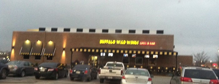 Buffalo Wild Wings is one of Locais curtidos por Hans.