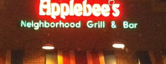 Applebee's Grill + Bar is one of Orte, die JJ gefallen.