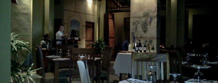 Victoria's Gourmet Italian Restaurant is one of Tempat yang Disukai Crispin.