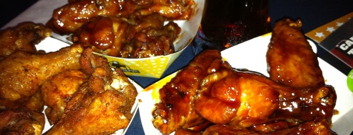 Buffalo Wild Wings is one of Lieux qui ont plu à Rodney.