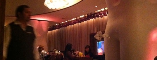 R Lounge at Two Times Square is one of Jessicaさんの保存済みスポット.