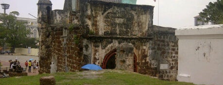 Porta De Santiago (A Famosa Fortress) is one of Best places in Malacca, Malaysia.