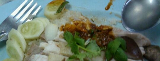 Mongkol Wattana Chicken Rice is one of Bangkok Foodie.