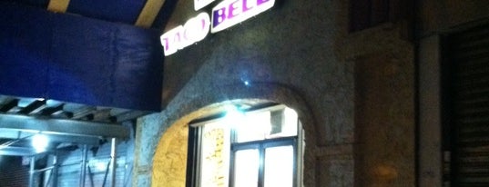 Taco Bell is one of Tempat yang Disukai Duane.