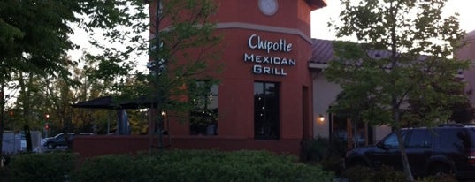 Chipotle Mexican Grill is one of Tempat yang Disukai Samuel.