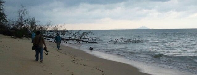 Pantai Tok Jembal is one of Terengganu Food & Travel Channel.