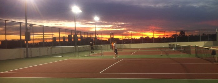 West Hollywood Library Tennis Cts is one of สถานที่ที่ Barbara ถูกใจ.