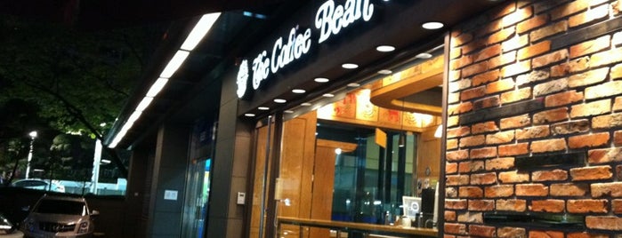 The Coffee Bean & Tea Leaf is one of The Coffee Bean & Tea Leaf (커피빈).