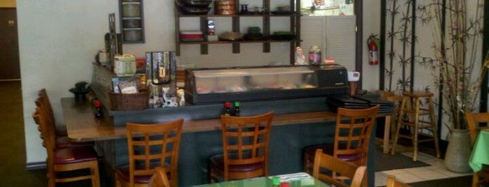Asian Fusion Cafe is one of Lugares guardados de Larissa.